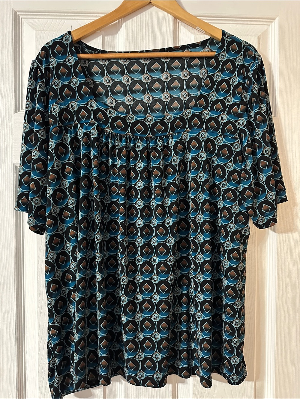 Source Unknown Black and Teal Geometric Scoop Neck Blouse